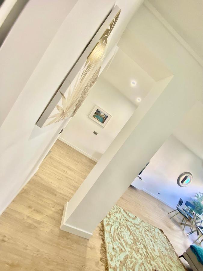 Barcelona Chic Apartments- Free Parking - 10 Min From Bcn City Centre By Metro Екстериор снимка