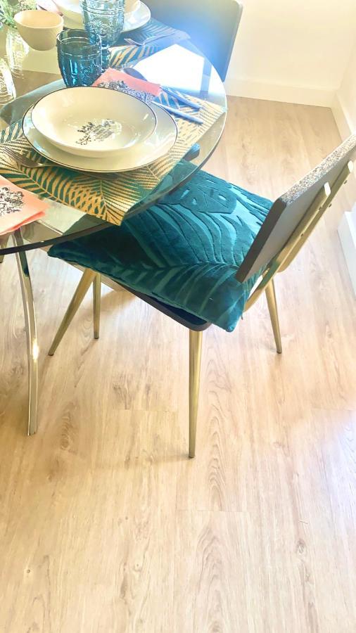 Barcelona Chic Apartments- Free Parking - 10 Min From Bcn City Centre By Metro Екстериор снимка