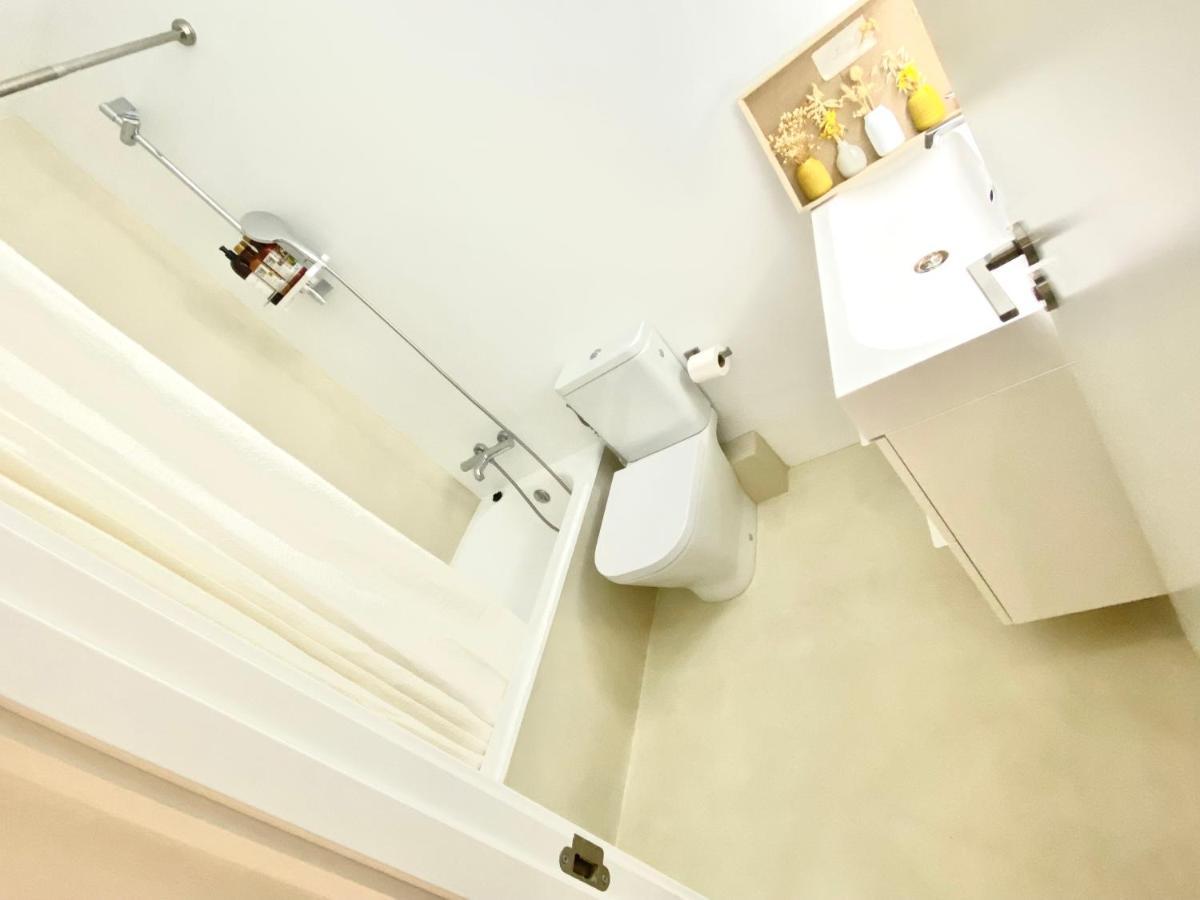 Barcelona Chic Apartments- Free Parking - 10 Min From Bcn City Centre By Metro Екстериор снимка