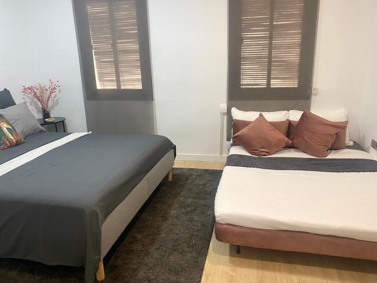 Barcelona Chic Apartments- Free Parking - 10 Min From Bcn City Centre By Metro Екстериор снимка