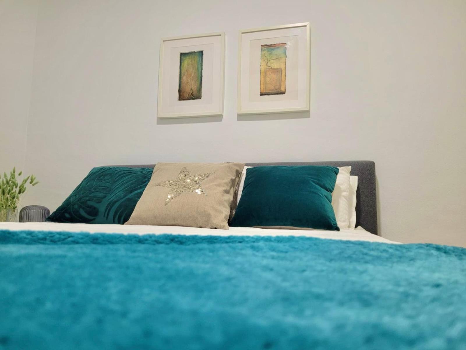 Barcelona Chic Apartments- Free Parking - 10 Min From Bcn City Centre By Metro Екстериор снимка