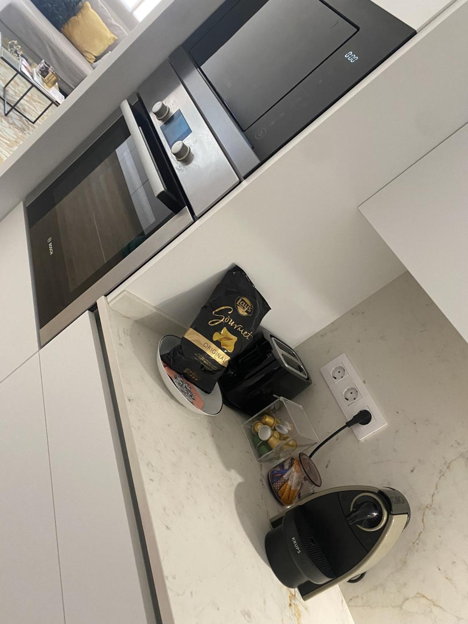 Barcelona Chic Apartments- Free Parking - 10 Min From Bcn City Centre By Metro Екстериор снимка