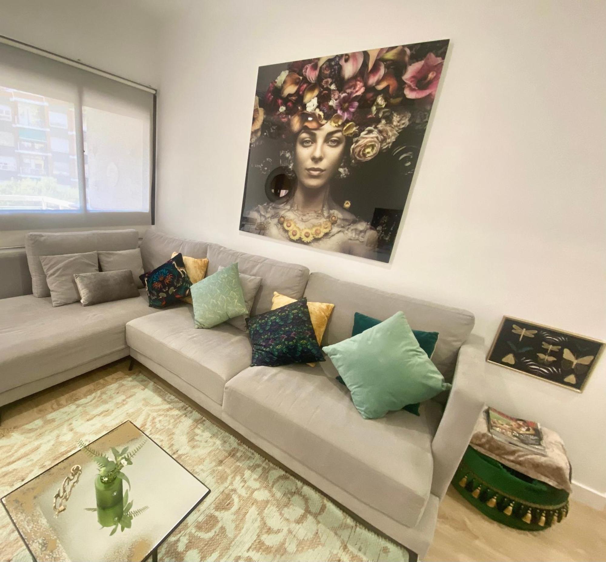Barcelona Chic Apartments- Free Parking - 10 Min From Bcn City Centre By Metro Екстериор снимка