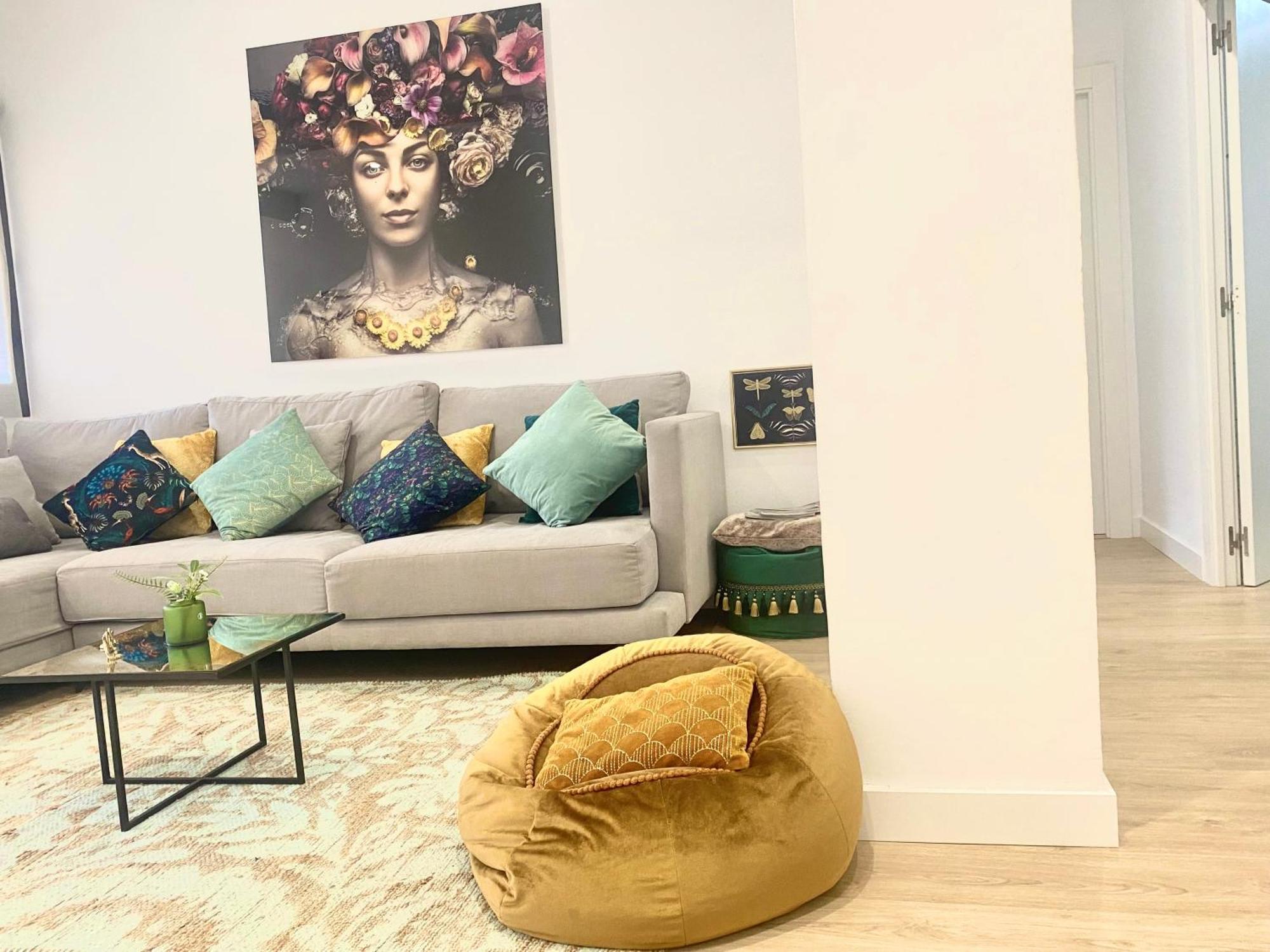 Barcelona Chic Apartments- Free Parking - 10 Min From Bcn City Centre By Metro Екстериор снимка